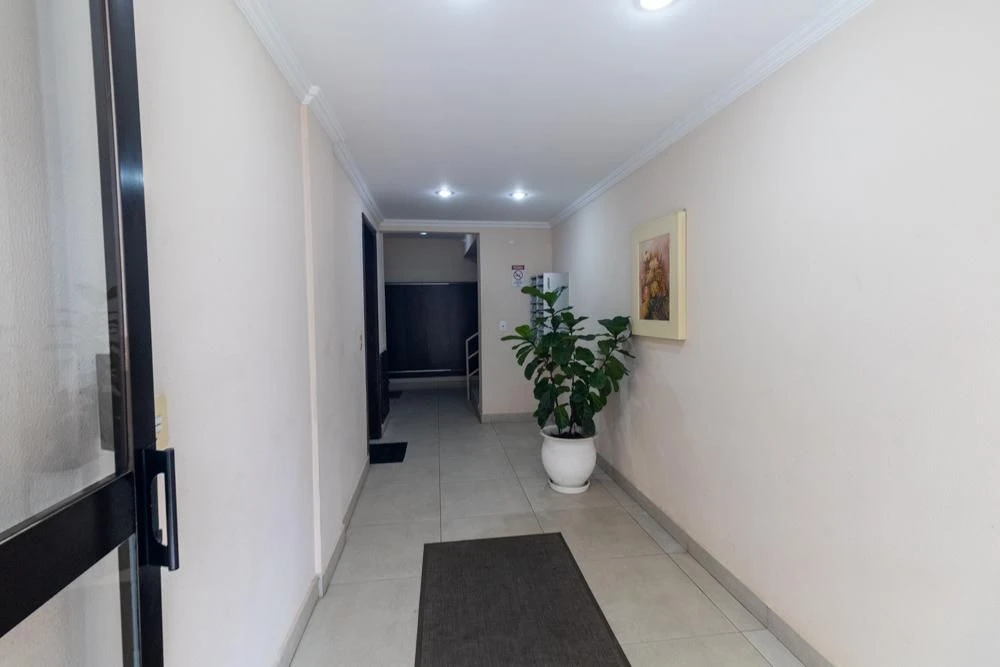 2-bedroom apartment in a building with a gym — photo 38