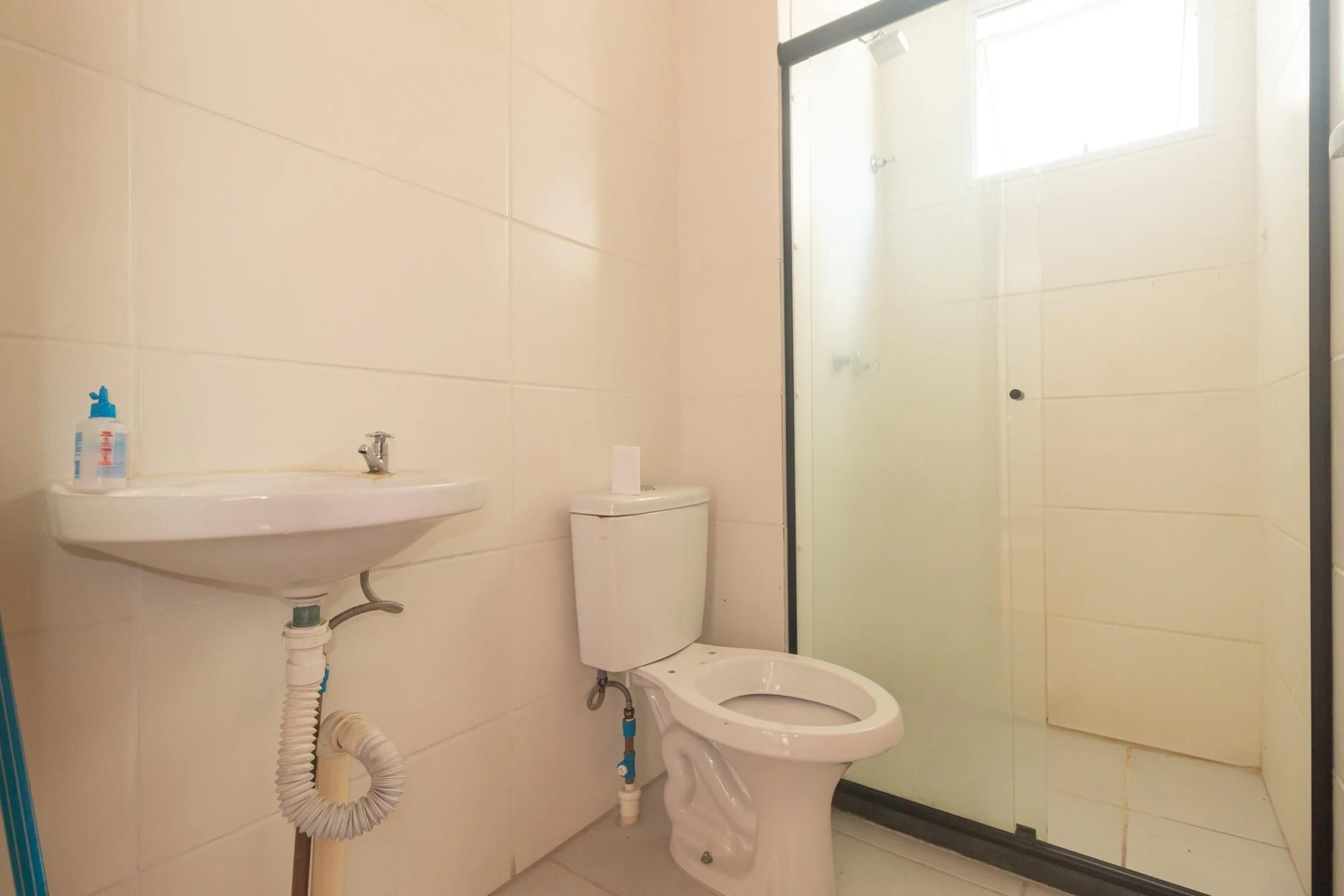 2-bedroom apartment with a laundry area — photo 32
