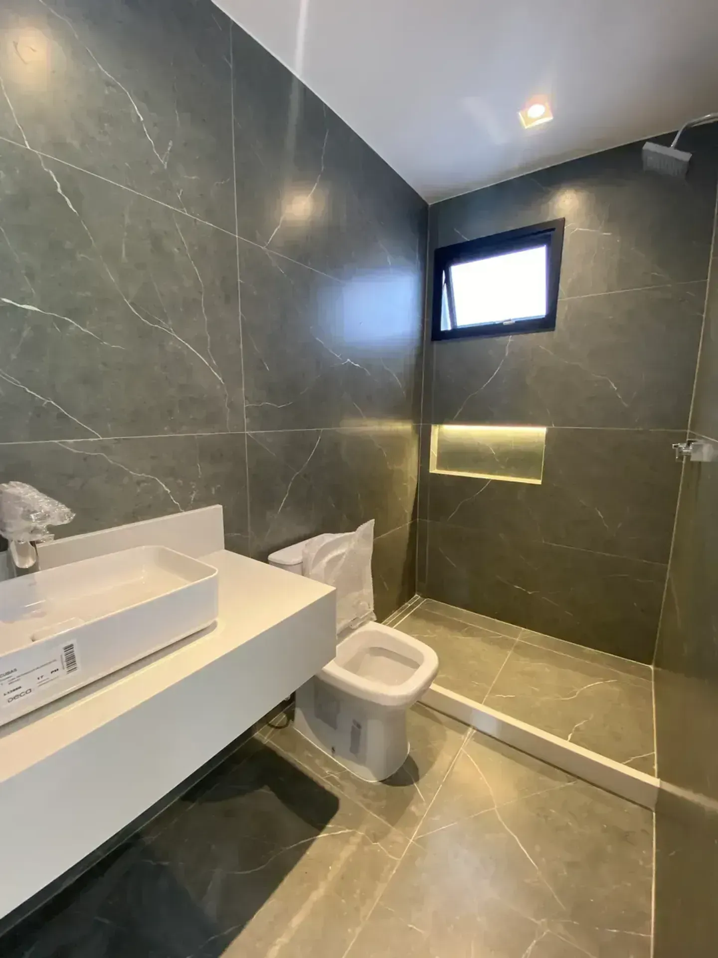 Unfurnished house with 5 bedrooms and 5 bathrooms — photo 17