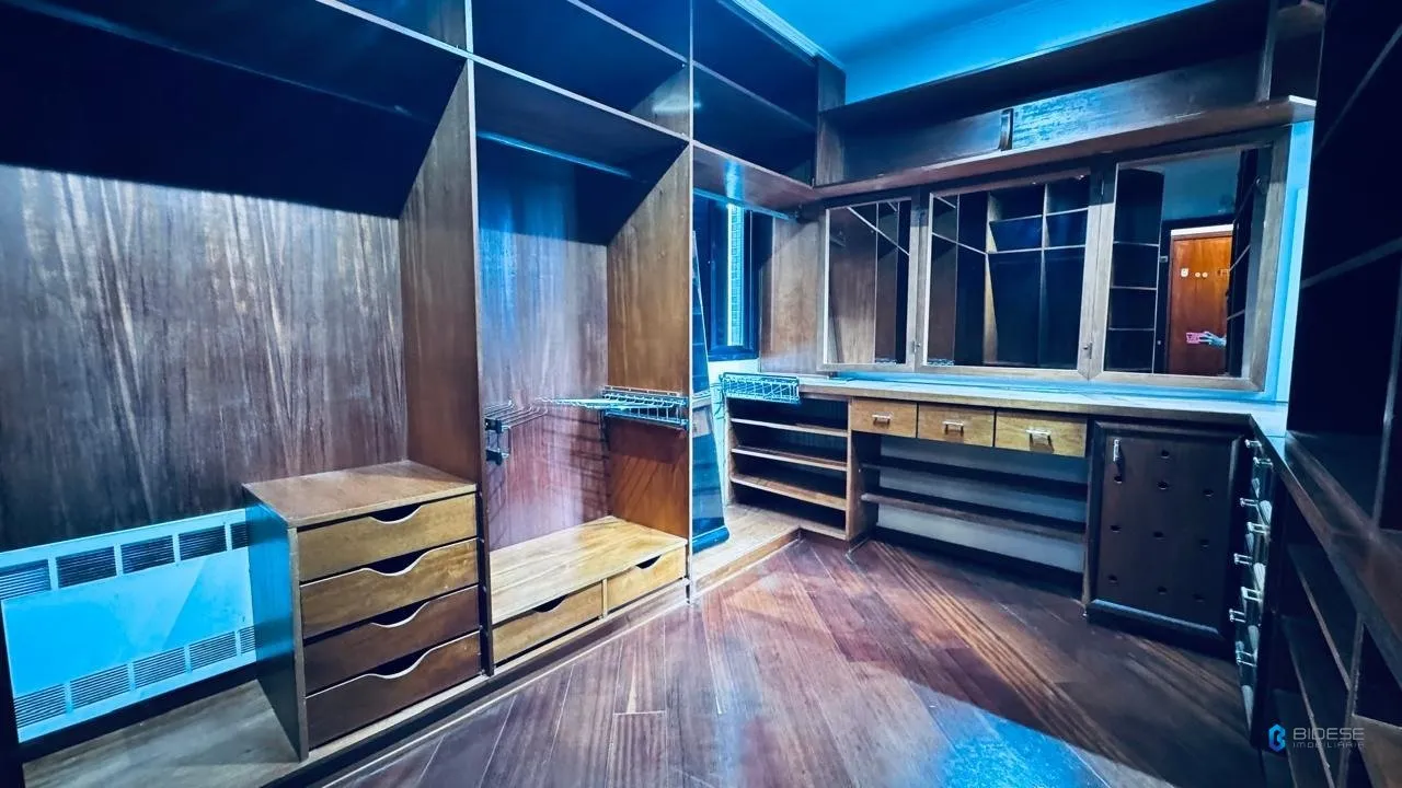 Bathtub in a one-bedroom apartment, 89 m² — photo 31