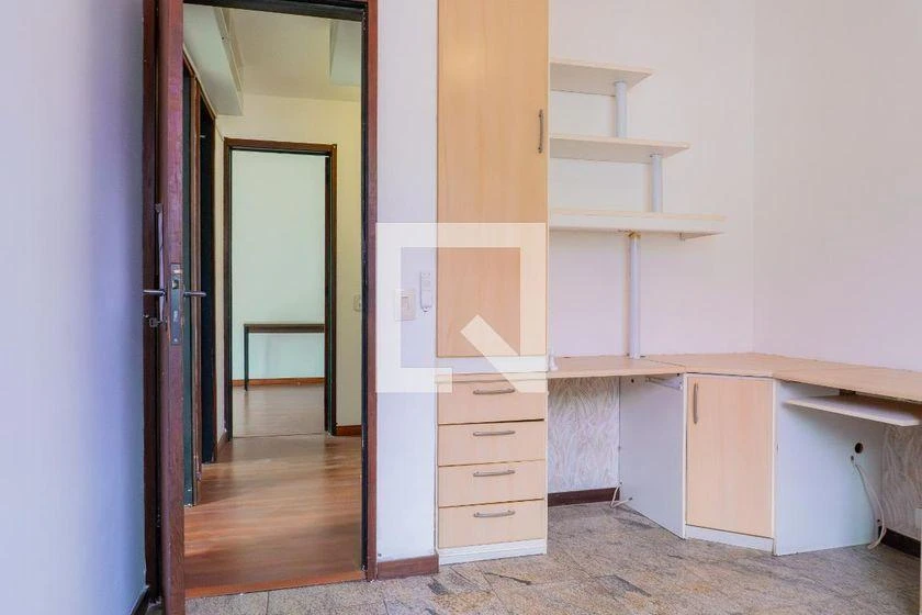 Home office in a 4-bedroom apartment, 174 m² — photo 6