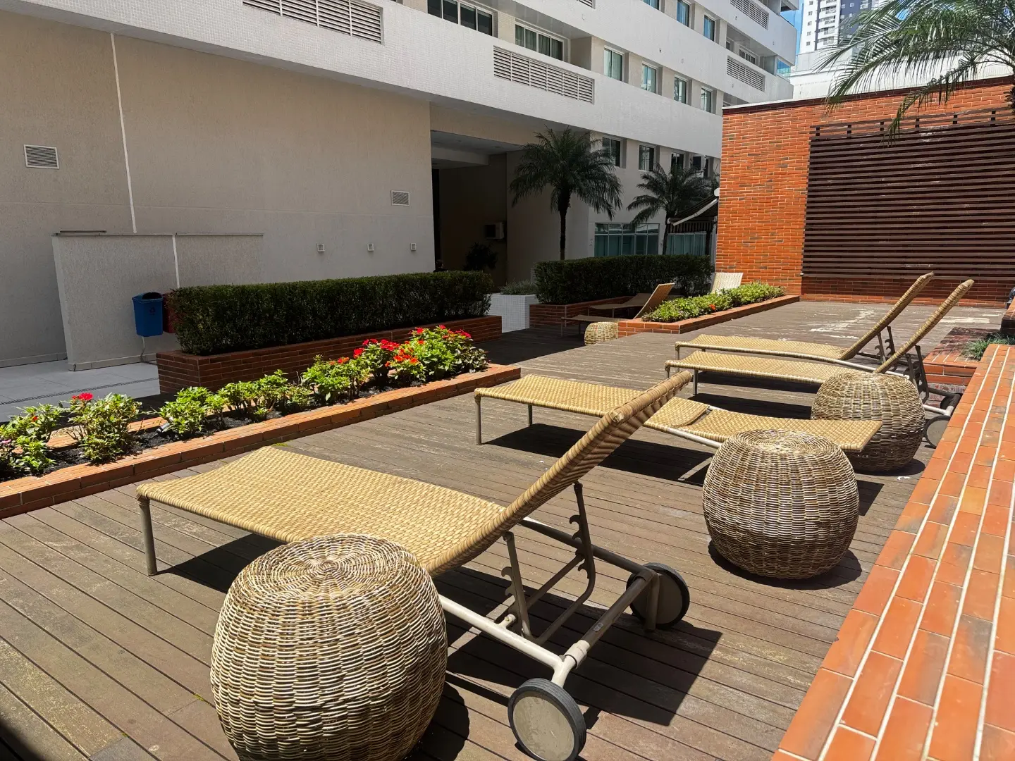 Furnished apartment, 43 m², with a glass-enclosed balcony — photo 13