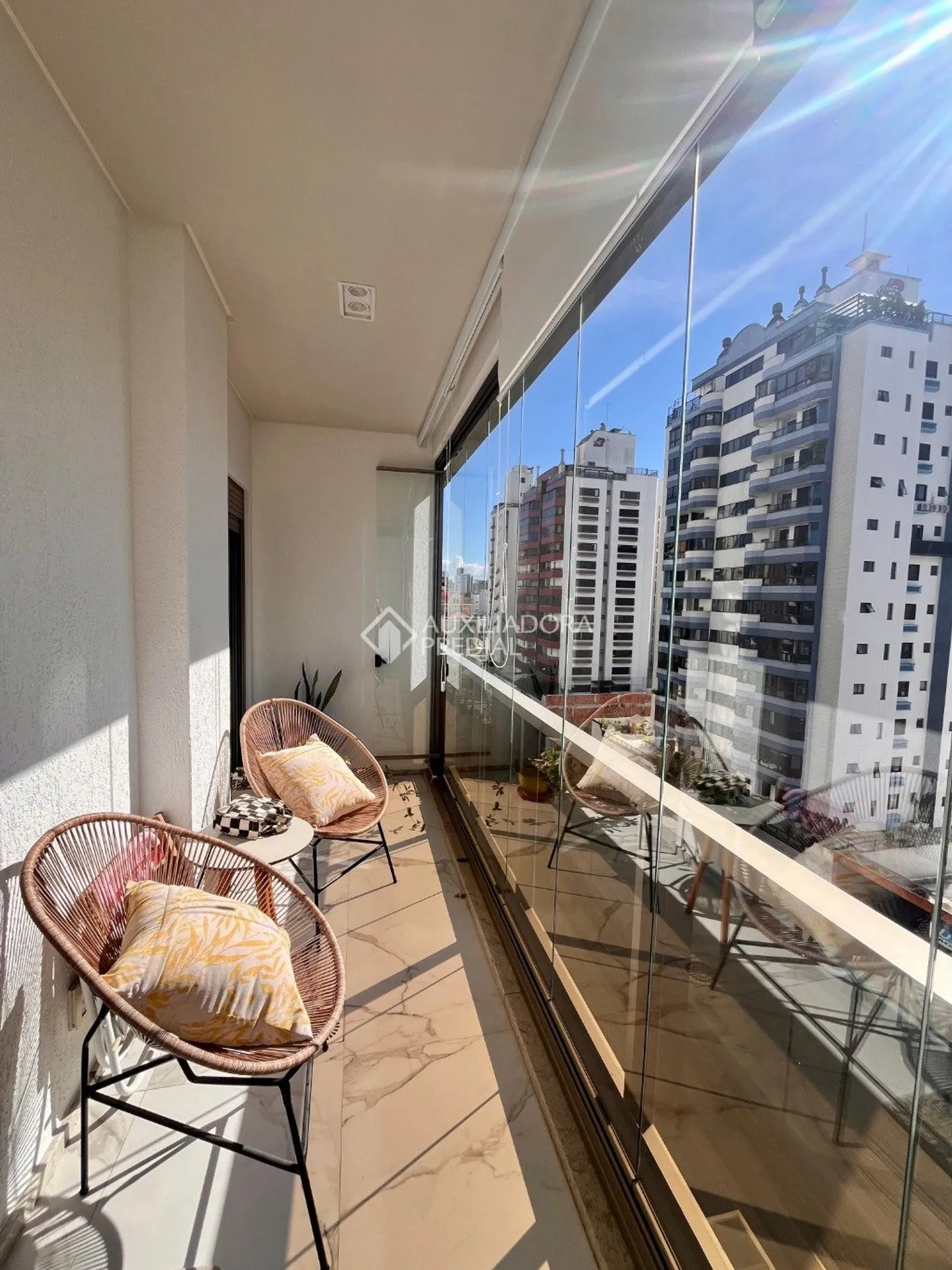 Studio mobiliado de 28 m² com 1 quarto e 2 vagas