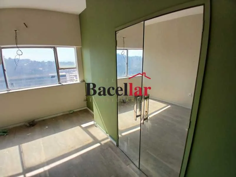 Apartamento de 1 quarto com janelas do piso ao teto, Centro — photo 10