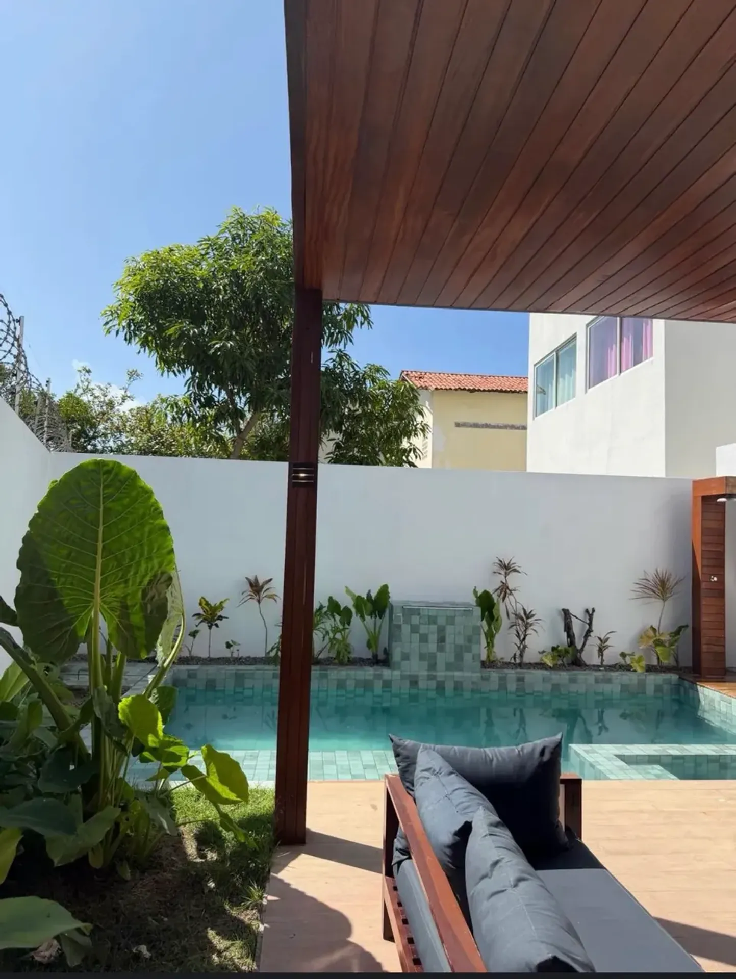 Furnished 3-bedroom house with private garden and parking — photo 8