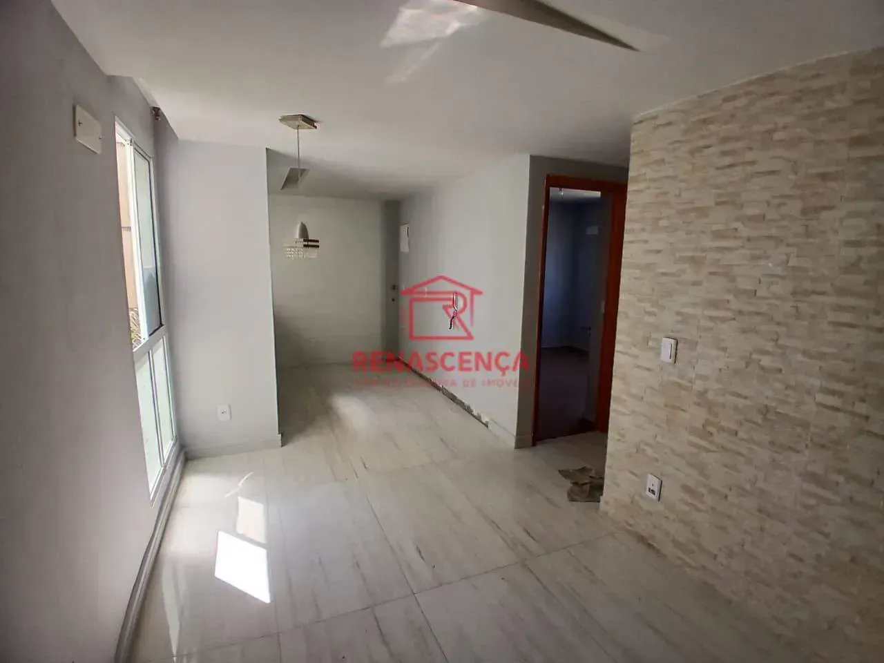 Unfurnished 2-bedroom apartment with parking spot — photo 3