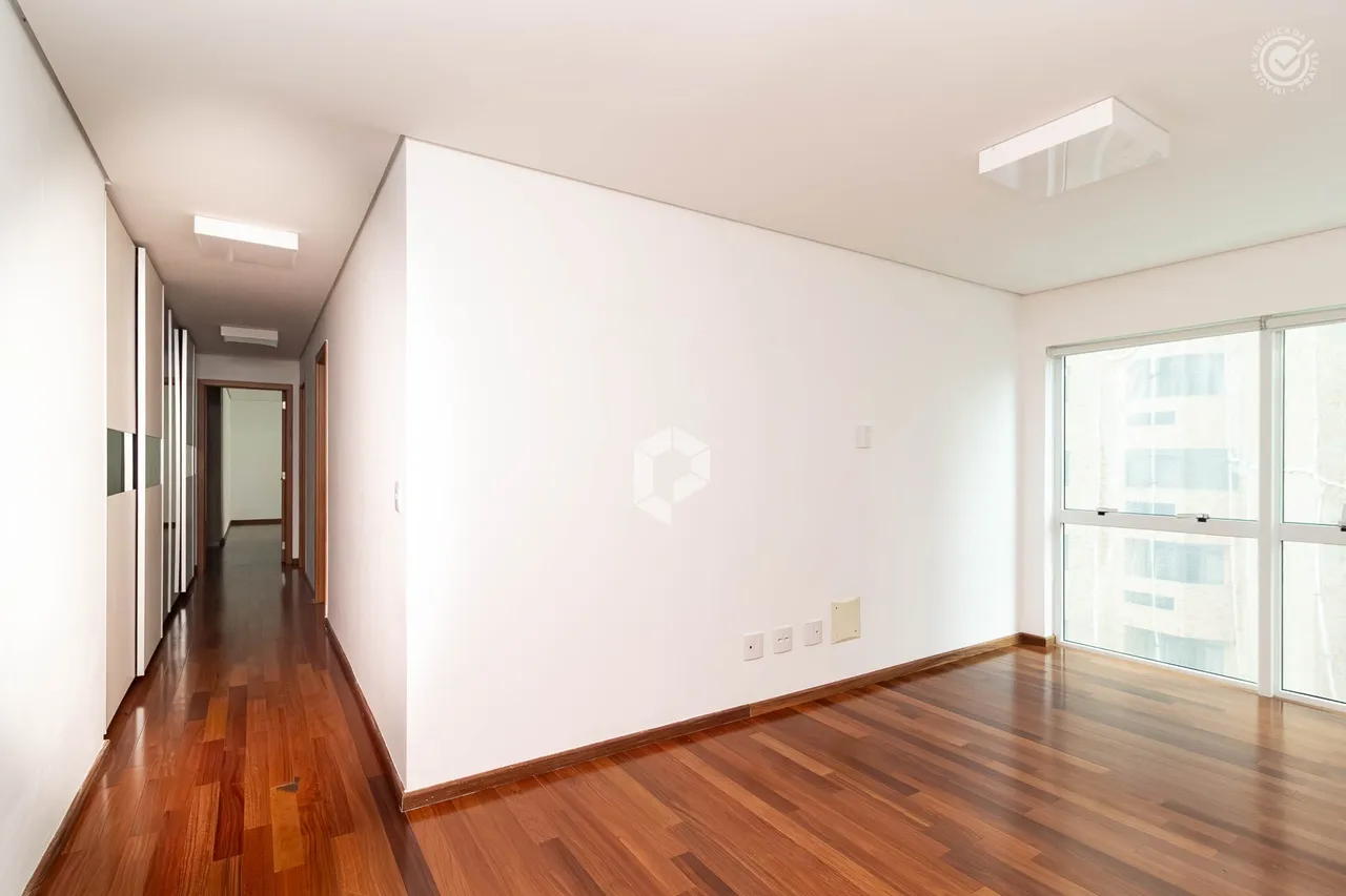 3 en-suite bedroom apartment with 3 parking spots 426 m² — photo 7