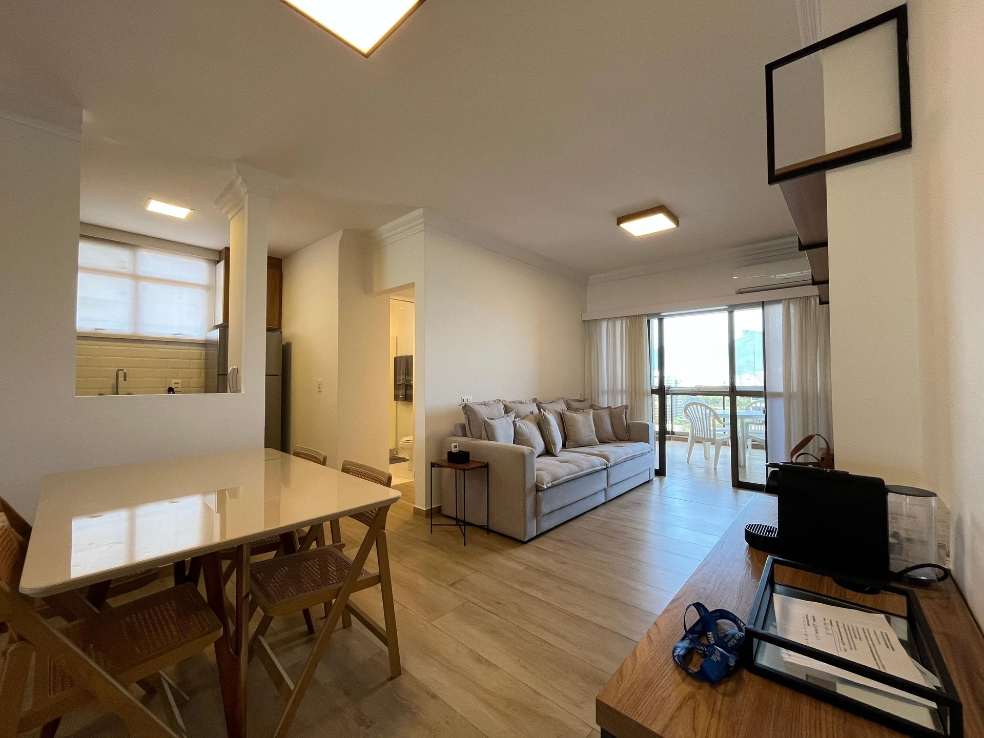 Glass-enclosed balcony in a one-bedroom apartment, 56 m² — photo 9