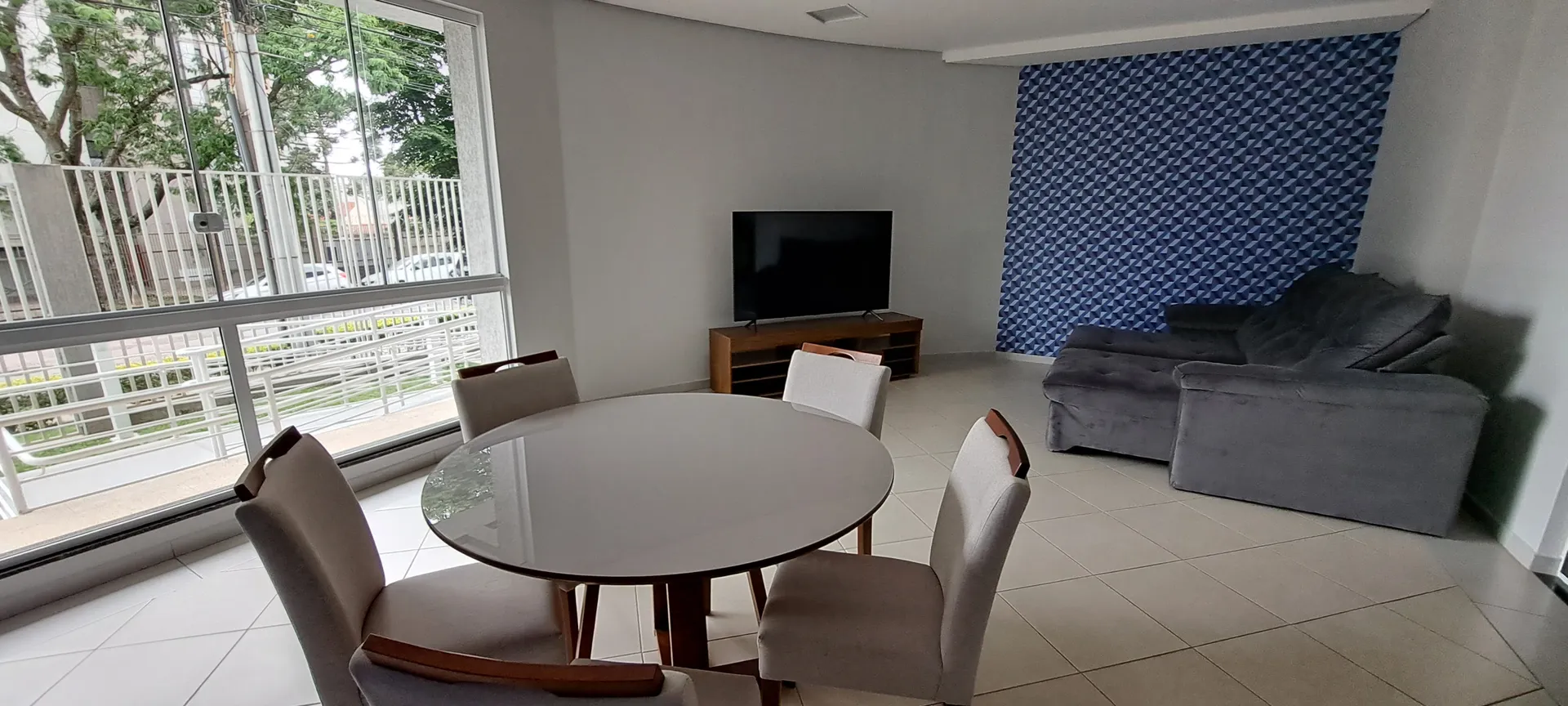 Wood or laminate floors in a 2-bedroom apartment, 66 m² — photo 15