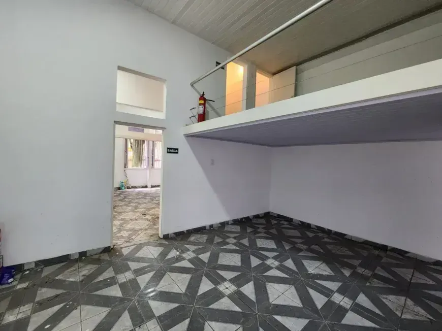 Unfurnished house with 5 bedrooms and 3 bathrooms — photo 10