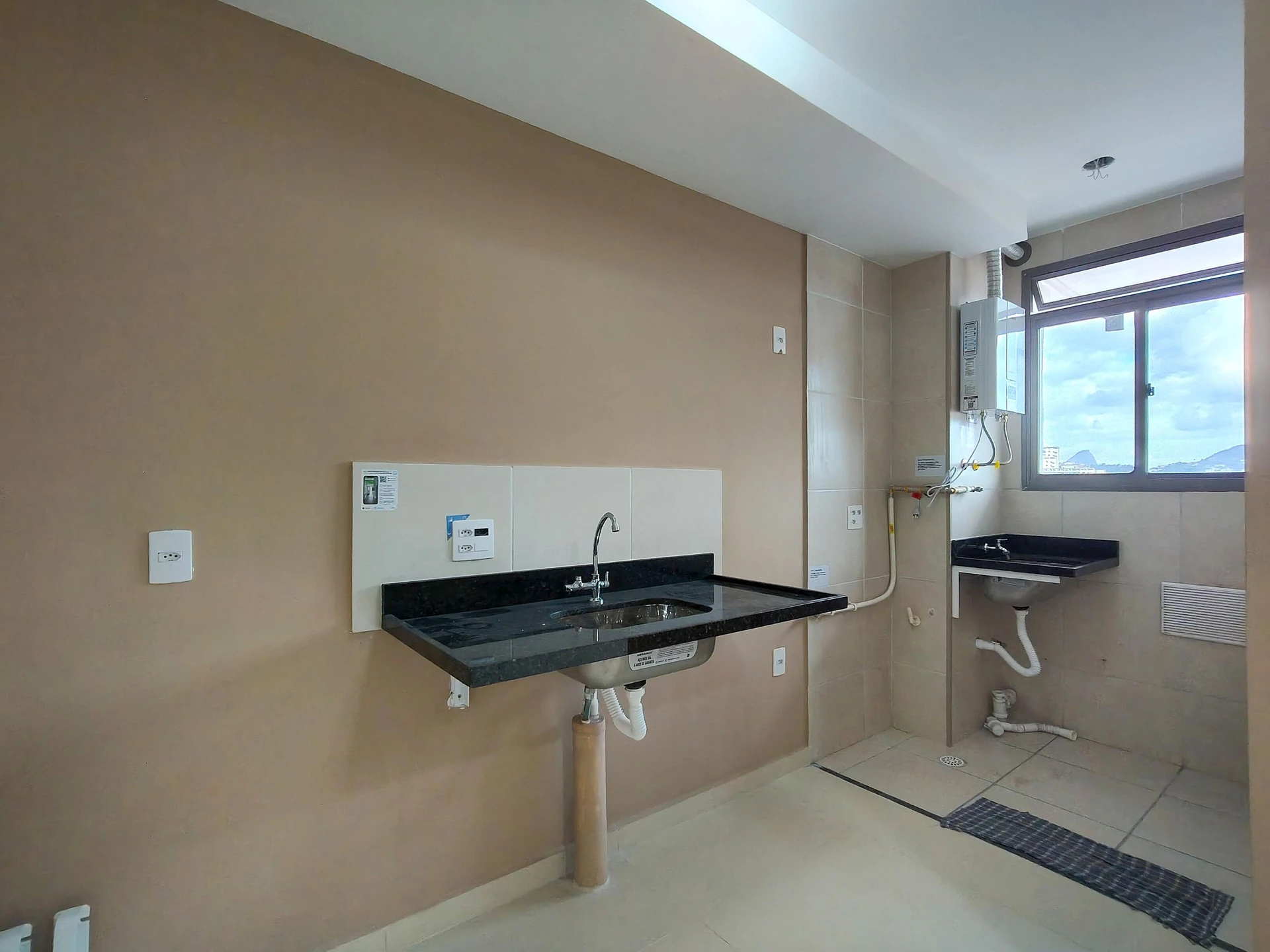 Apartamento com 2 quartos e varanda de vidro fechada — photo 14