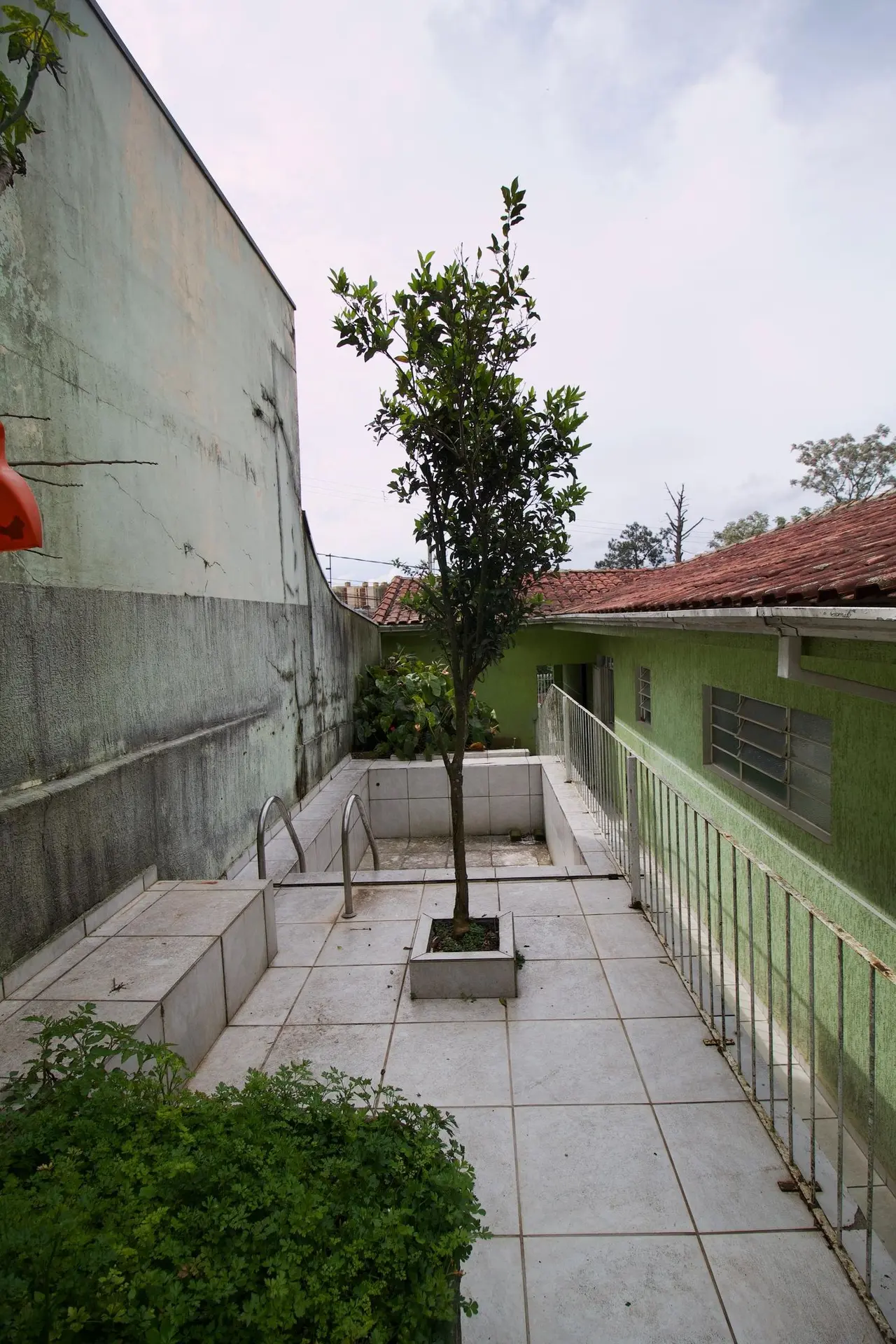 360 m² house with a home office and a garden — photo 38