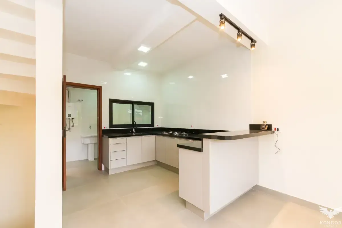 Two-story house with 230 m², 3 bedrooms and 4 baths — photo 2