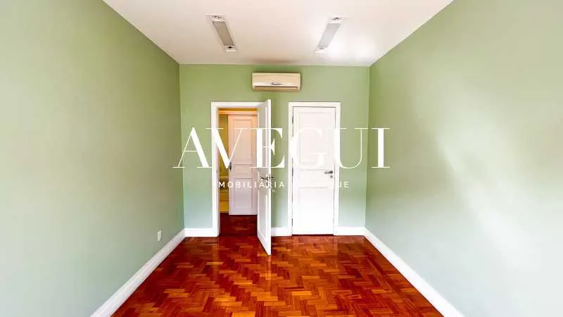 Residential apartment with 5 parking spaces and air conditioning — photo 16