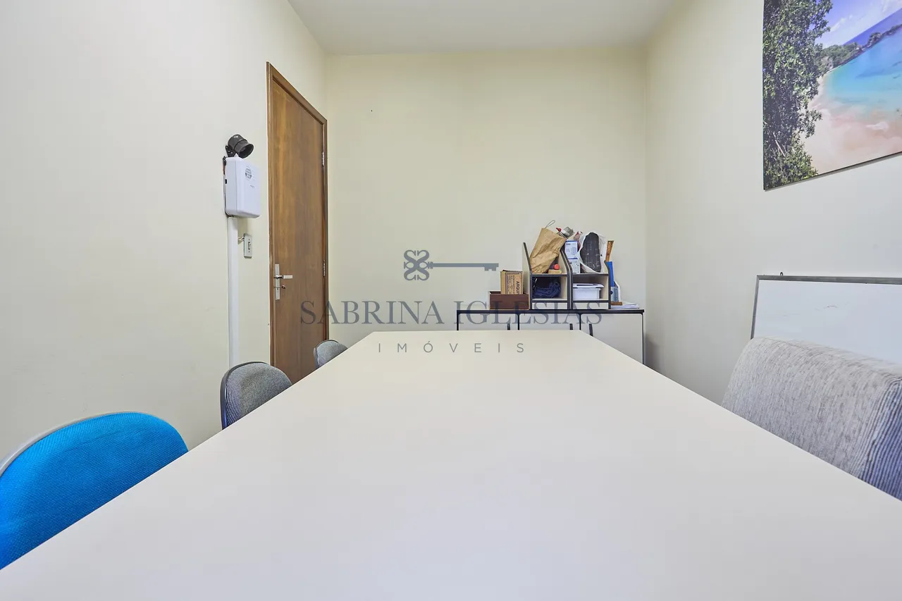 House with 5 bedrooms, 3 bathrooms, and a closed kitchen — photo 6