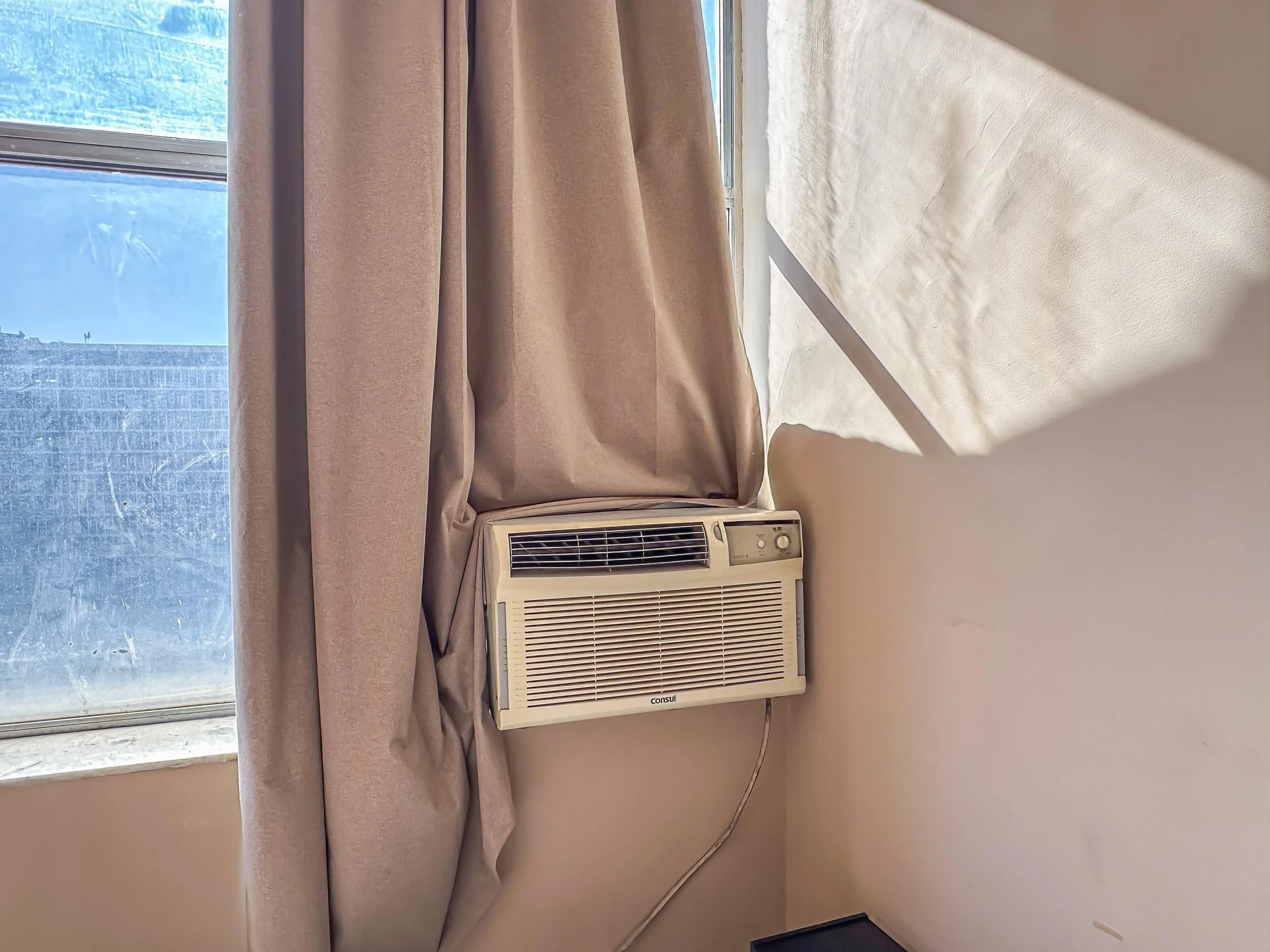 Furnished studio with a kitchenette and 1 bathroom — photo 32