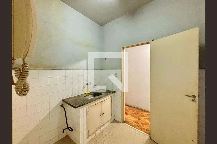 Unfurnished 2-bedroom apartment with city-facing windows — photo 7