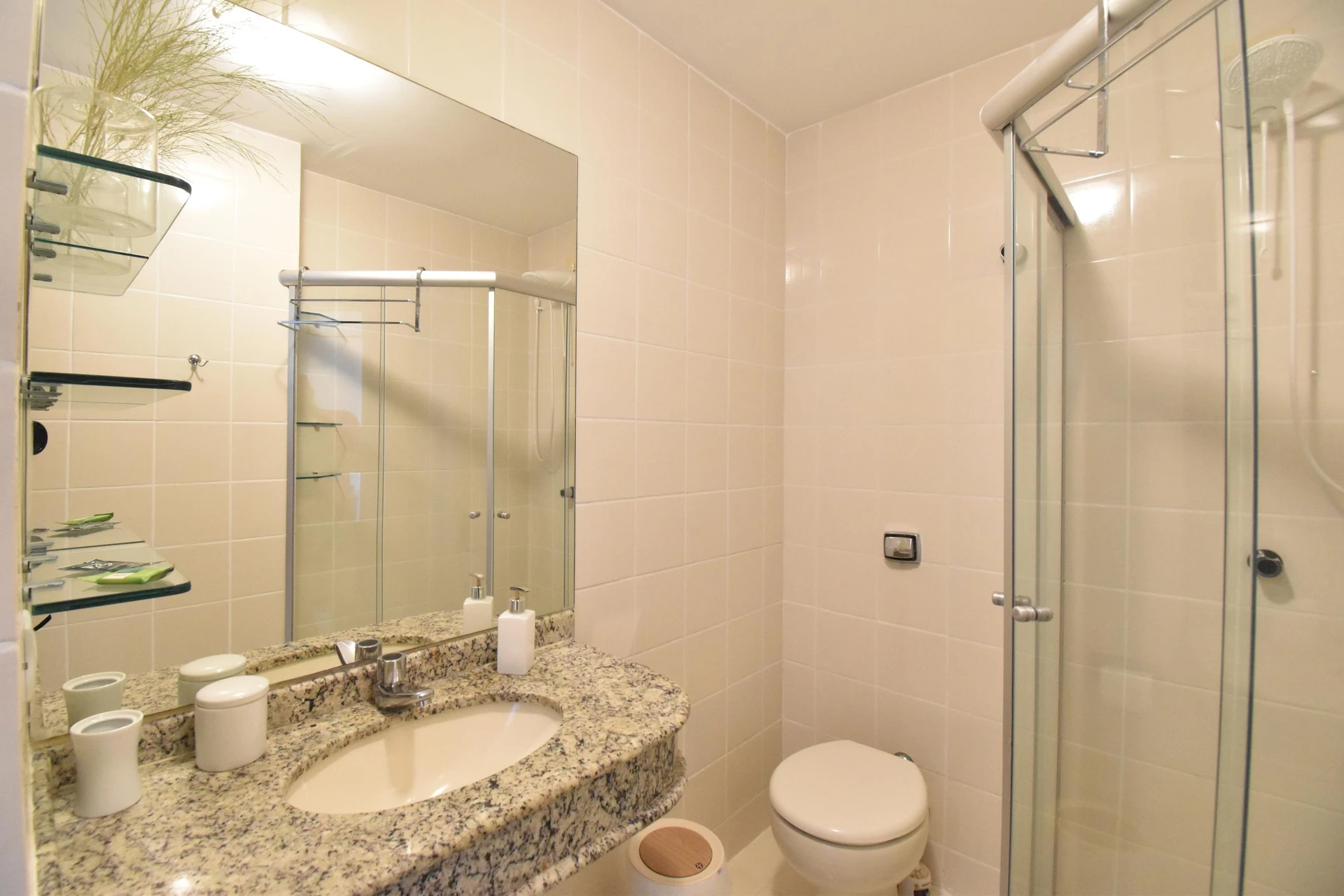 Furnished studio with 1 bedroom and 1 bathroom — photo 23