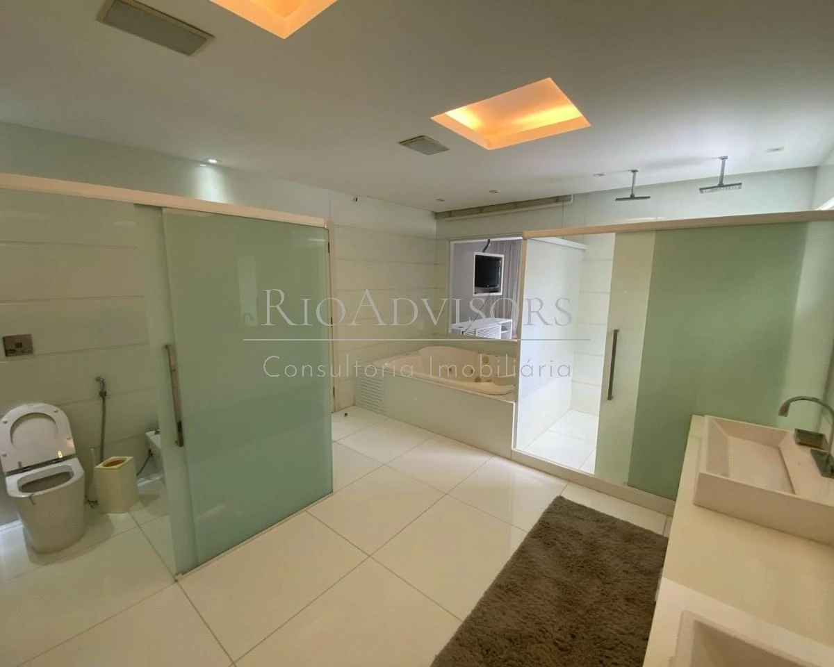 House 890 m² with 6 en-suite bedrooms and gas kitchen — photo 22