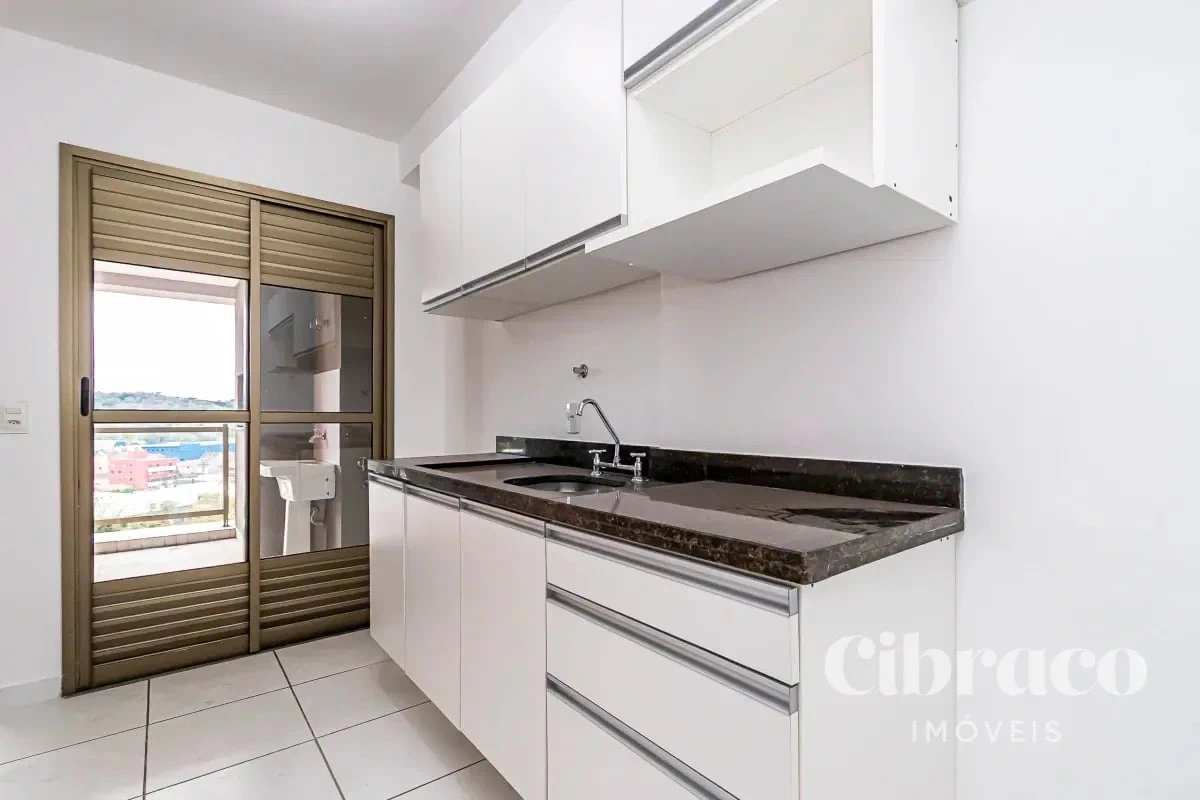 Glass-enclosed balcony in a 2-bedroom apartment, 69 m²