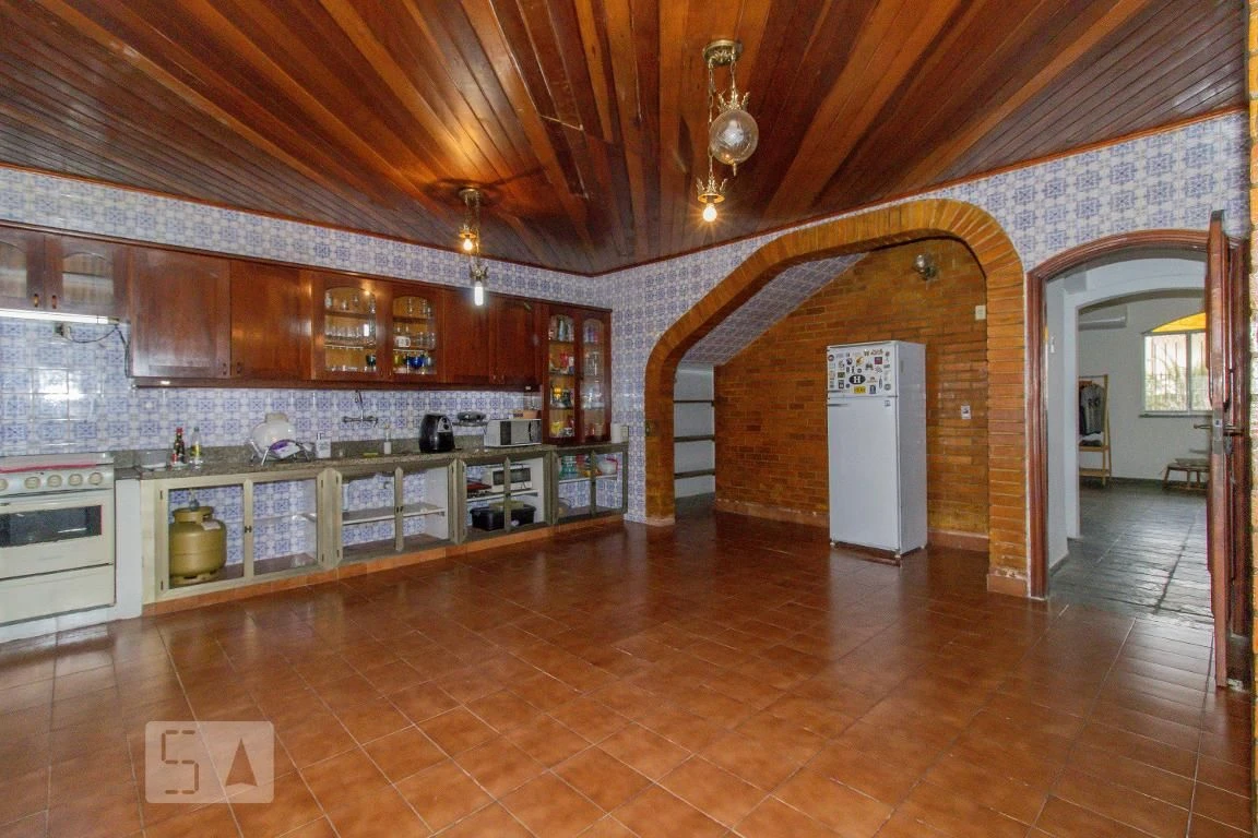 Rental house with 4 bedrooms and a private garden — photo 41