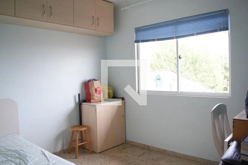 3-bedroom house with a walk-in closet in Curitiba — photo 37