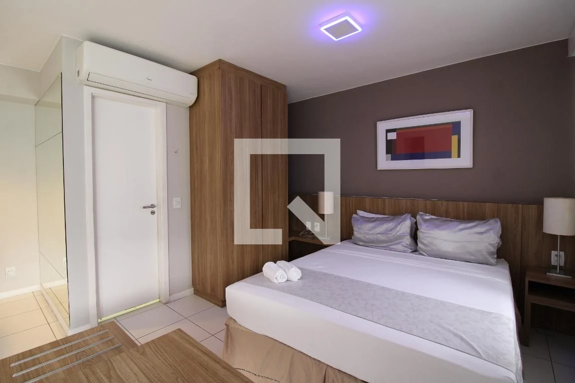 1-bedroom apartment with a glassed-in balcony — photo 3
