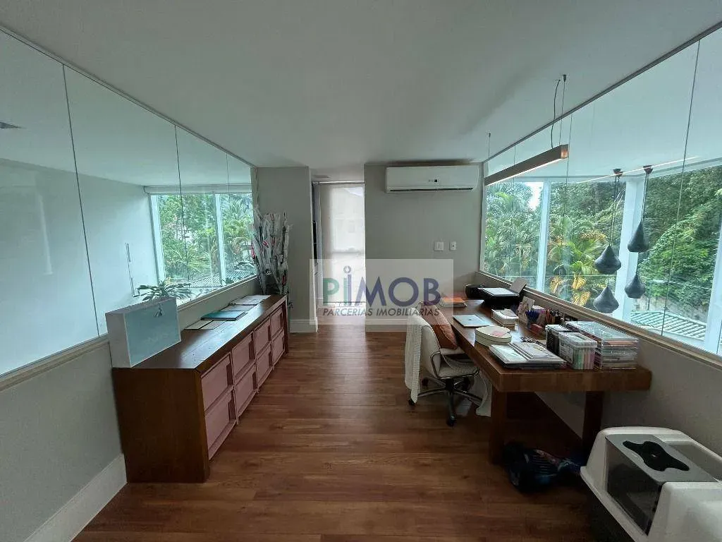 Casa mobiliada com 3 quartos e 5 banheiros, 550 m² — photo 24