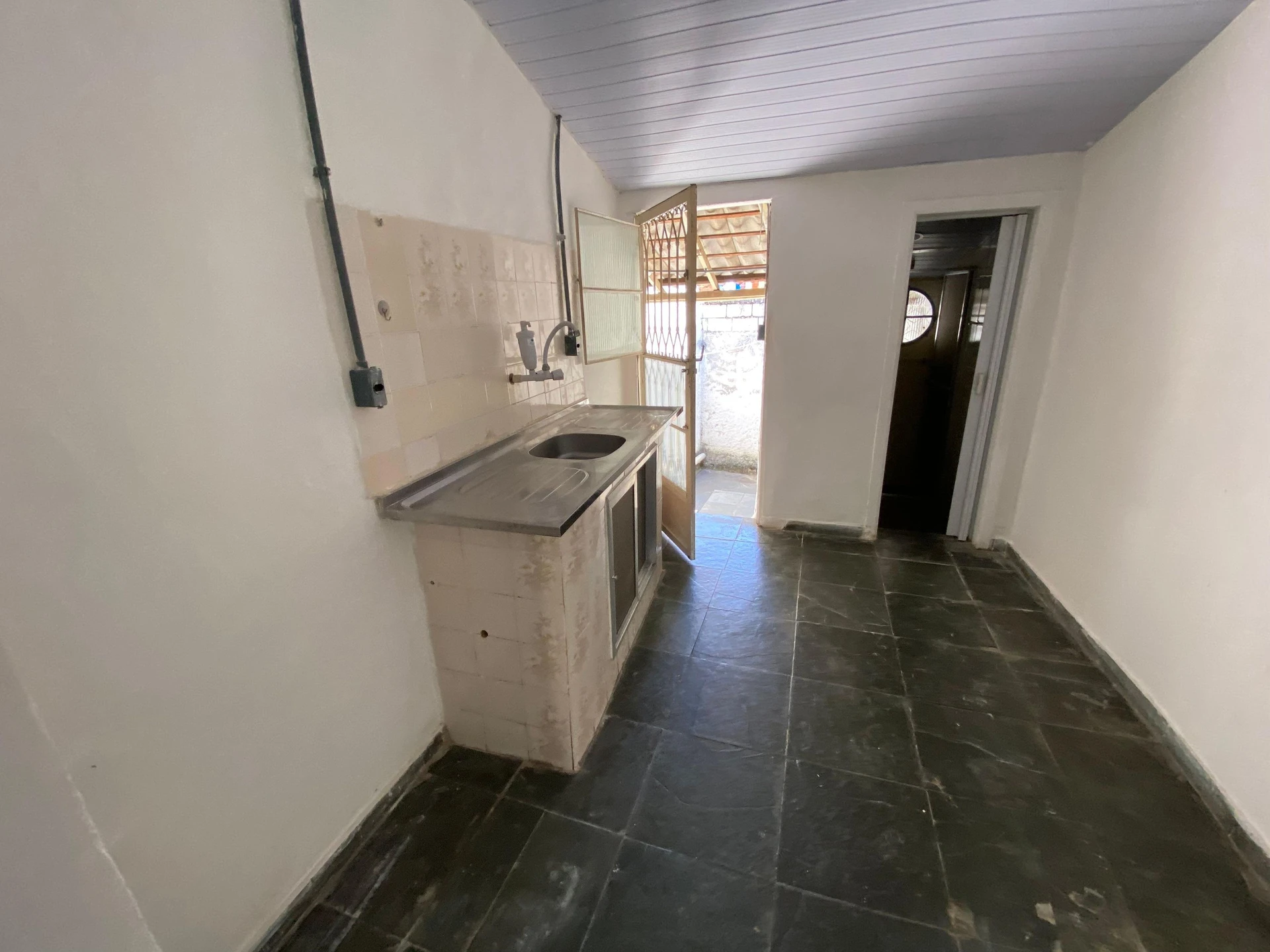 One-bedroom house with a garden — photo 2