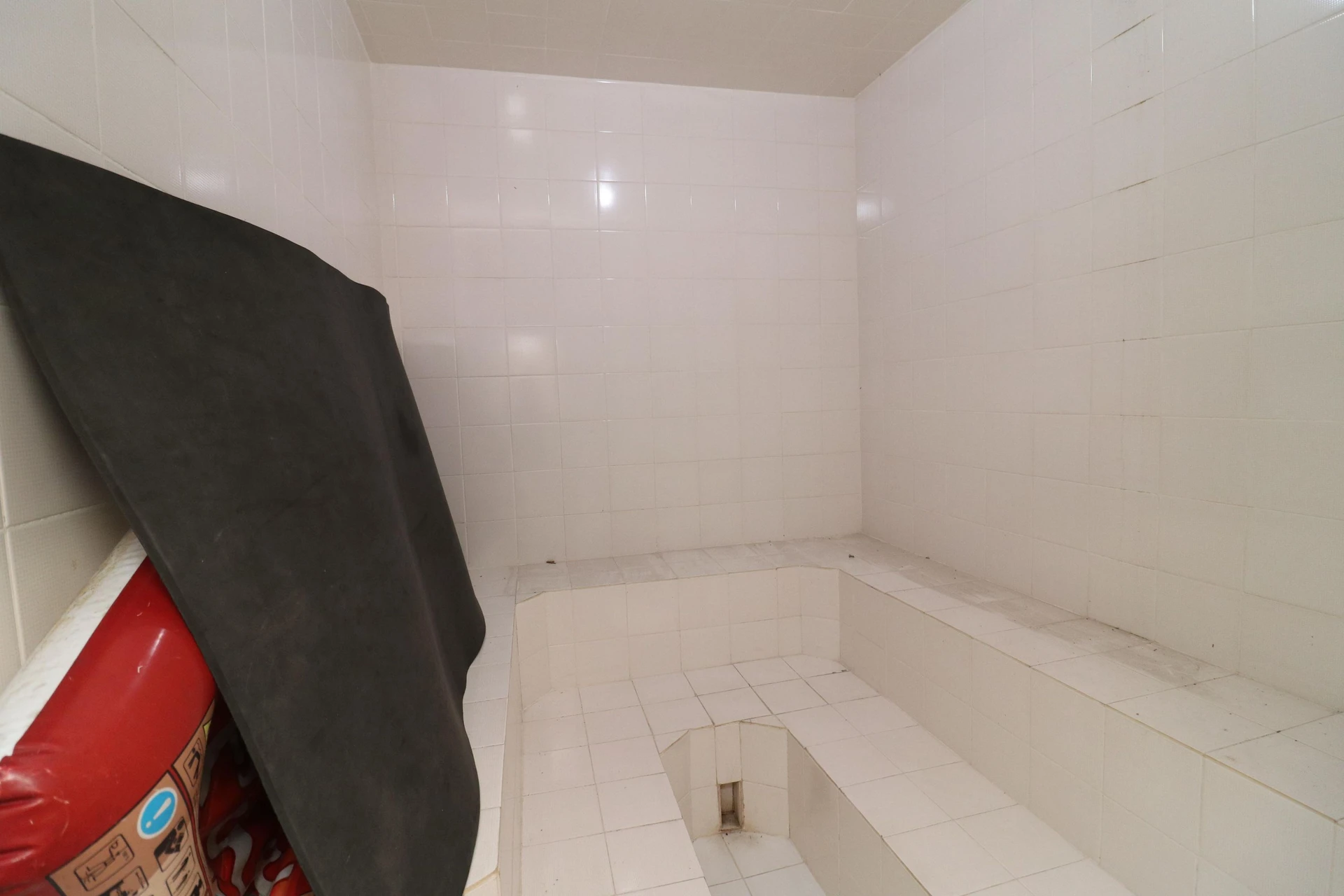 10-bedroom house with a bathtub in Rio de Janeiro — photo 8