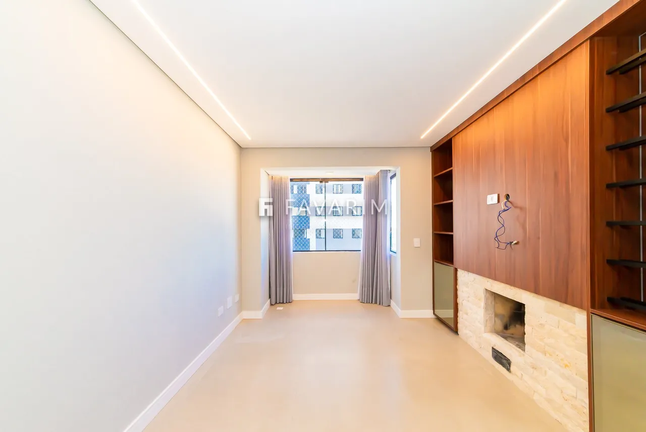 2-bedroom apartment with balcony and laundry area — photo 8