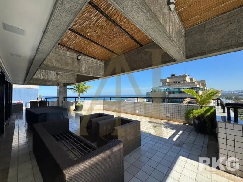 Furnished apartment with 4 bedrooms and water and city views — photo 9