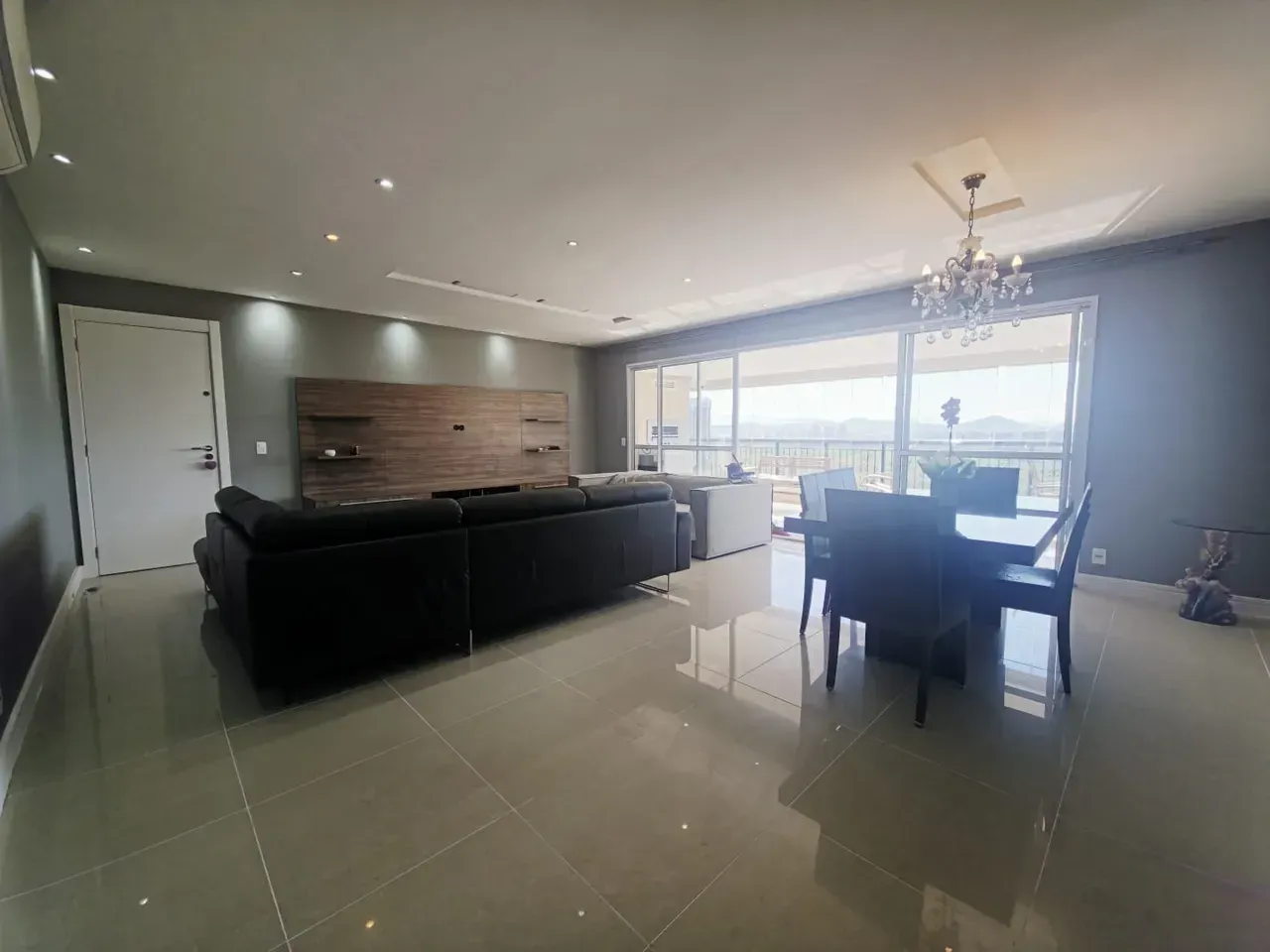Furnished apartment with 4 bedrooms, 5 bathrooms and 195 m² — photo 13