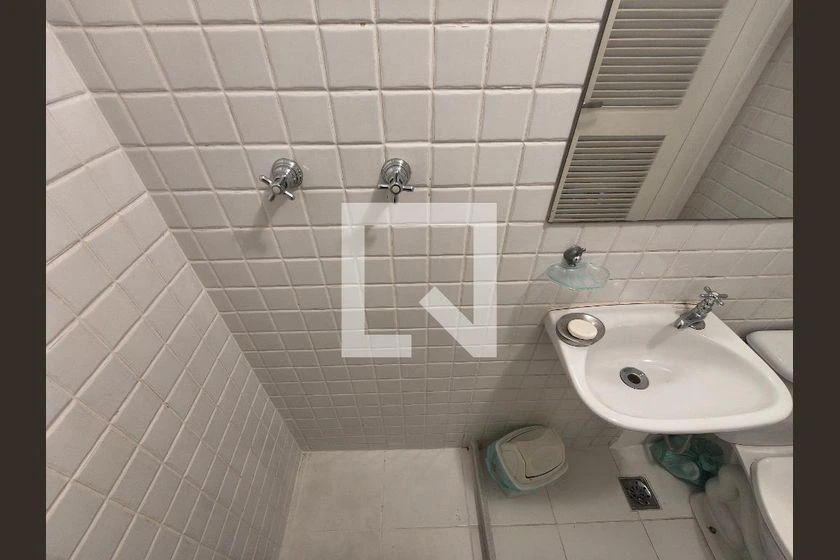 Furnished apartment, 103 m², with a glass-enclosed balcony — photo 31