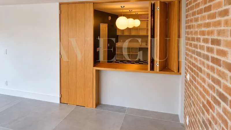 3-bedroom apartment in a building with a pool — photo 11