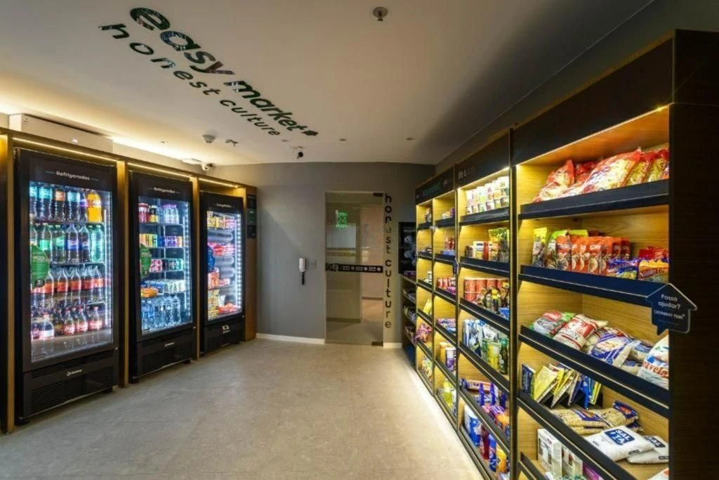 Studio mobiliado com quarto e cozinha integrada