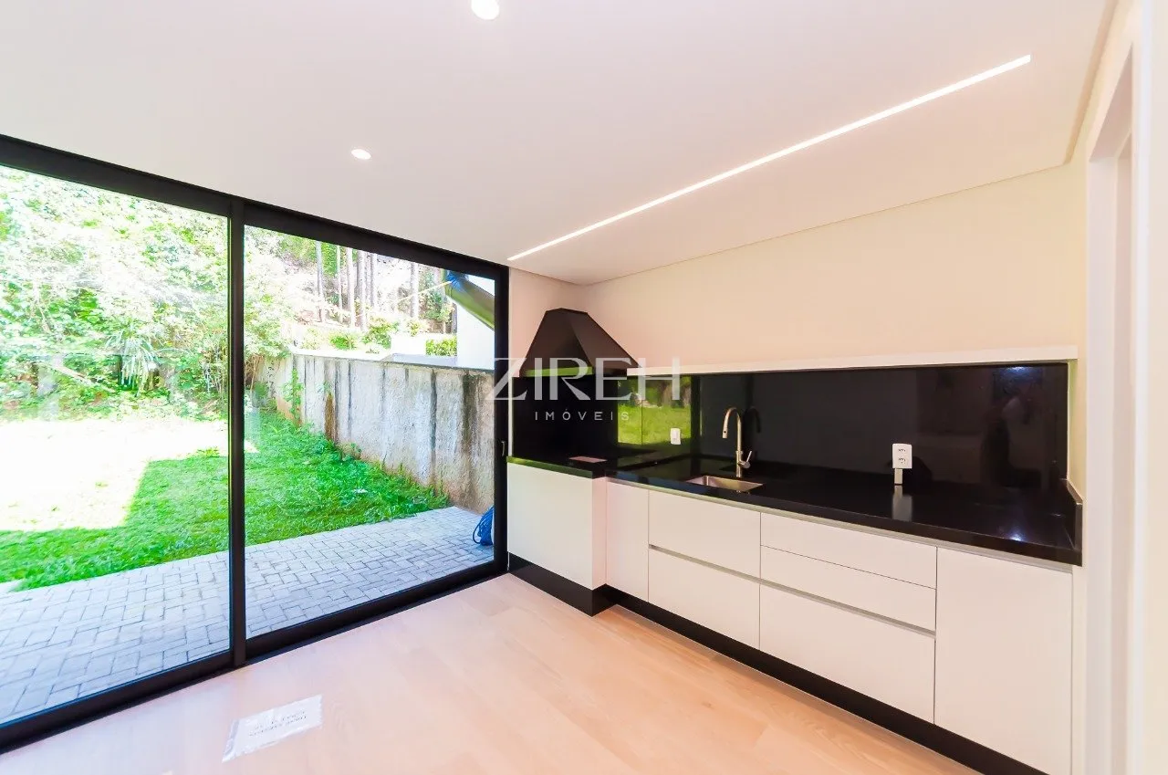 3-bedroom house with a bathtub — photo 16