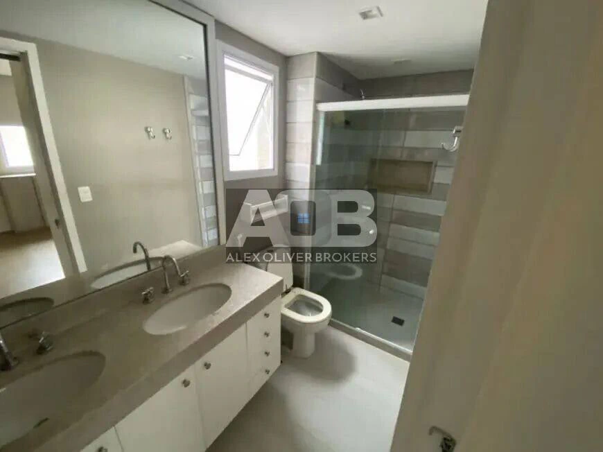 Furnished duplex penthouse with 4 bedrooms and 210 m² — photo 18