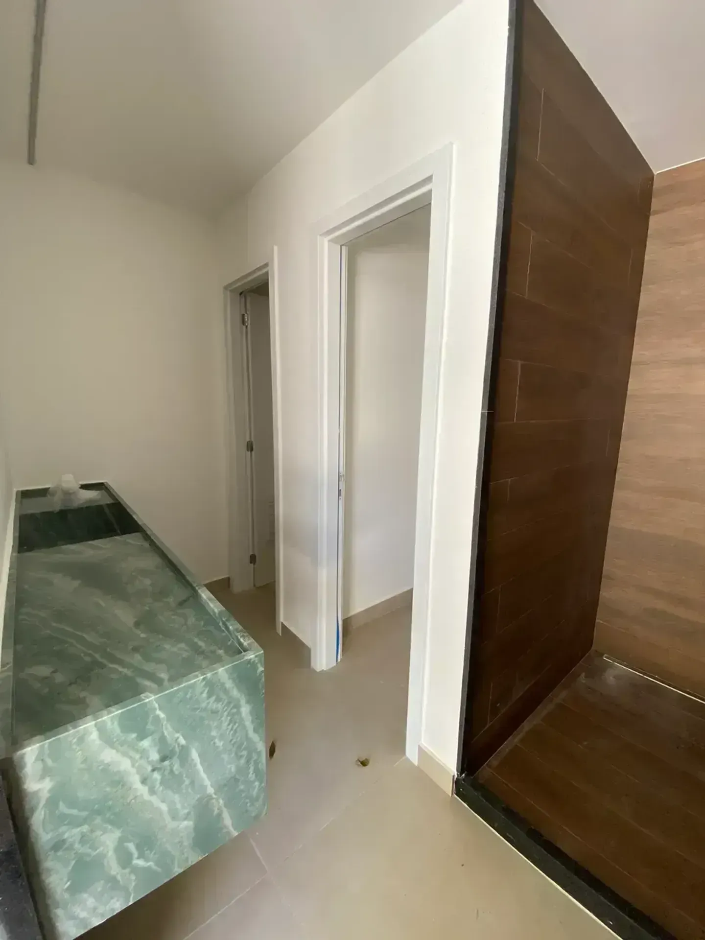 Unfurnished house with 5 bedrooms and 5 bathrooms — photo 44