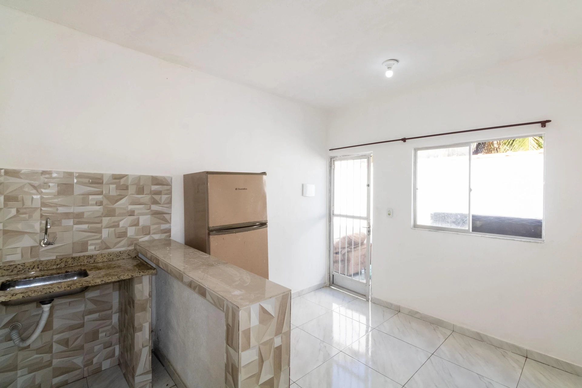 Будинок без меблів з 1 спальнею та кухнею open-plan — photo 12