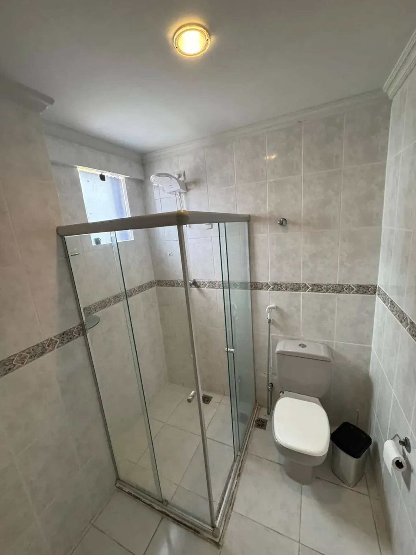 4-bedroom apartment in a building with a pool — photo 22