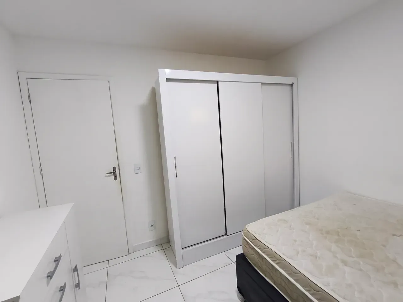 Furnished 2-bedroom apartment with open-plan kitchen — photo 6