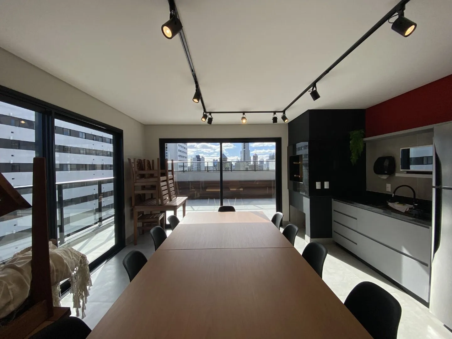 Furnished studio with open-plan kitchen and AC — photo 17