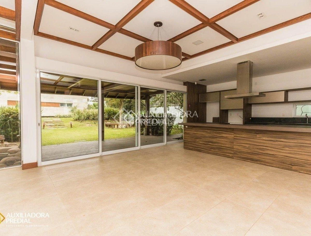 560 m² house with floor-to-ceiling windows and a home office — photo 4