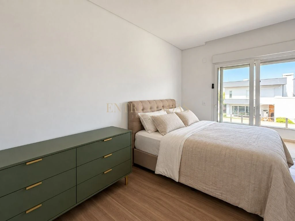 Собственный бассейн и 5 спален: дом 278 м² — photo 20
