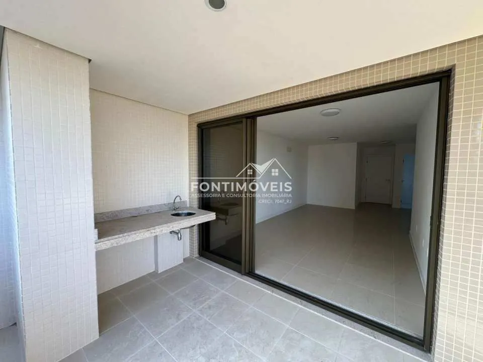 4-bedroom apartment with a balcony and 121 m² — photo 17