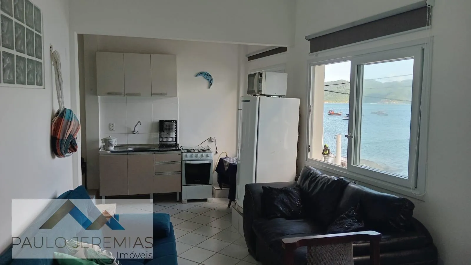 Furnished 2-bedroom apartment with a gas cooktop — photo 25