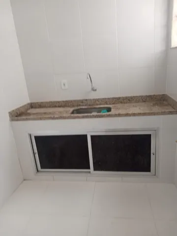 Unfurnished 3-bedroom apartment with a laundry area — photo 2