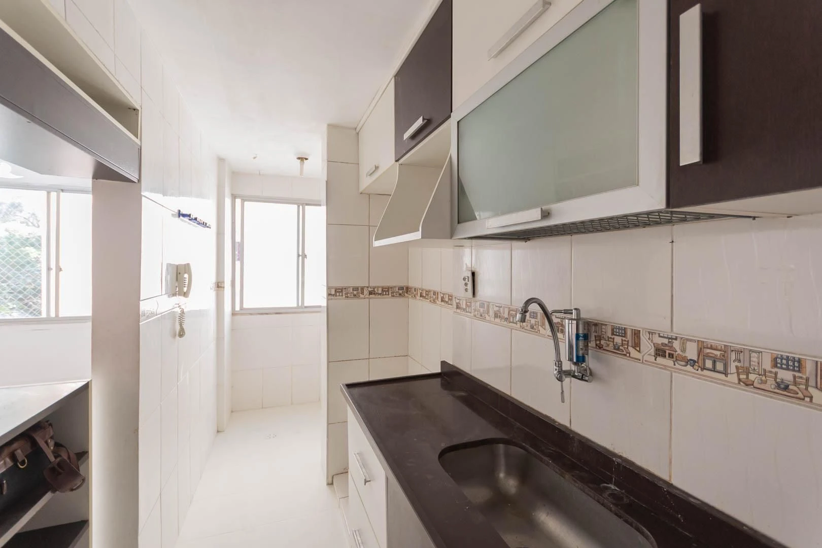 2-bedroom apartment with open-plan gas kitchen — photo 2