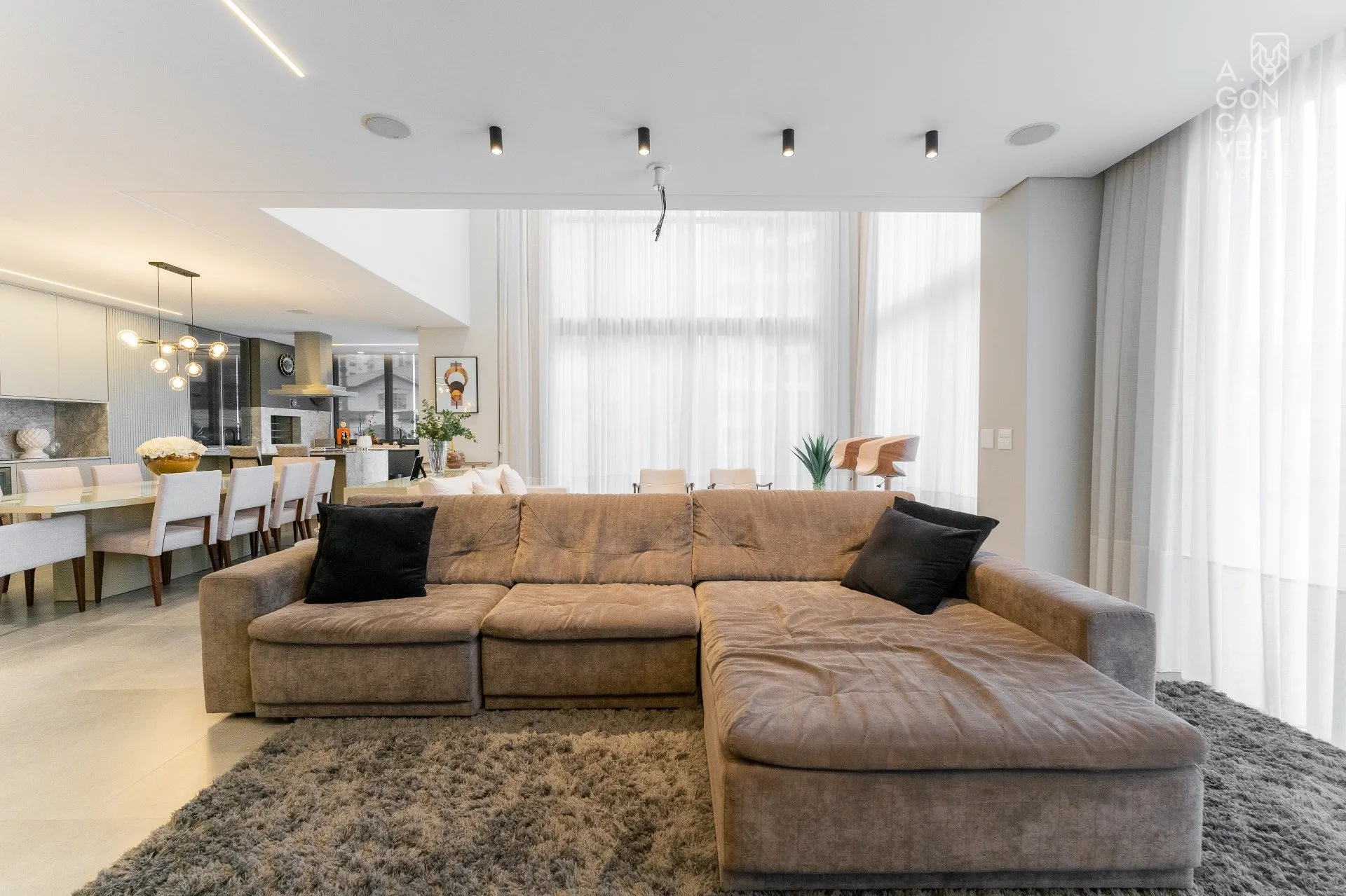 Furnished apartment with 3 bedrooms and open-plan kitchen — photo 20